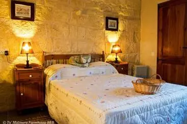 تختخواب و صبحانه Ta Matmura Farmhouse