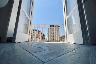 تختخواب و صبحانه Bluceleste Salerno Centro