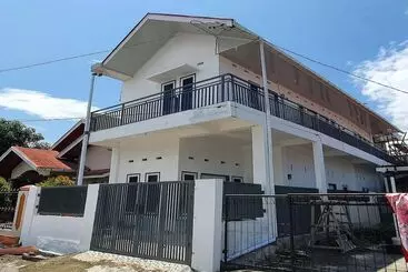 Hotel Oyo 94119 Pdl Guest House Syariah