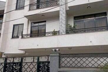 Ostello Go There Inn