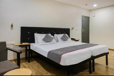 Black And White Motel