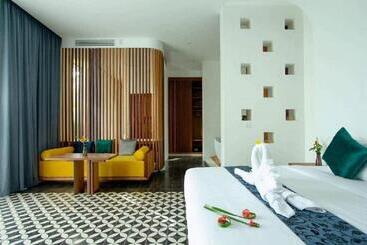 هتل New Centro Pool Villa