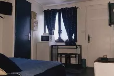 Majatalo Chambre Indépendante Avec Salle De Bain Privée Au Calme Saint Maur Des Fossés