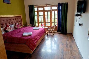 Pensão Reeyork House   By Konchok A Native Ladakhi