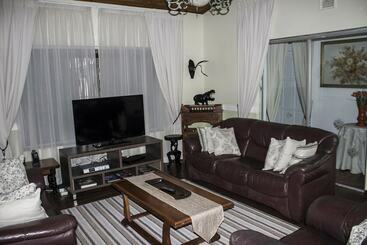 Aamiaismajoitus (B&B) Avalone Guest House