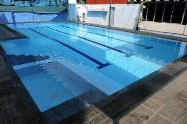 Green Grass Hotel & Restaurant