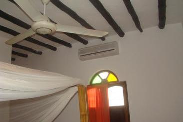 Hotel H & H Beach Bungalows