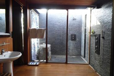 هتل Aythaya Monte Divino Lodge