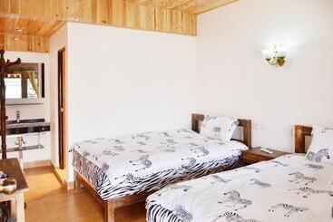 فندق Tourist Courtyard