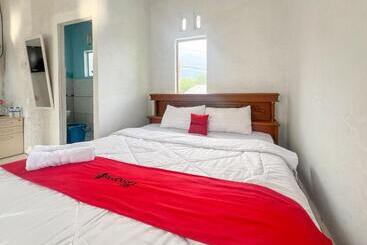 Hotel Reddoorz Syariah At Jalan Dieng 4