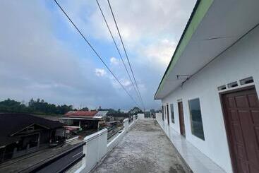 Szálloda Reddoorz Syariah At Jalan Dieng 4