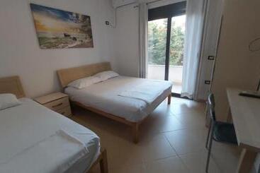 مبيت وإفطار Mar