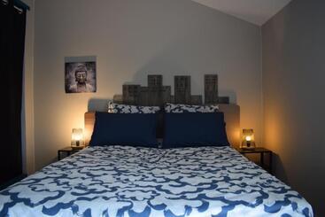 مبيت وإفطار Le Cardoué, Chambres D Hôtes Proche Du Puy Dufou