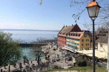 ペンション Zwovier Meersburg