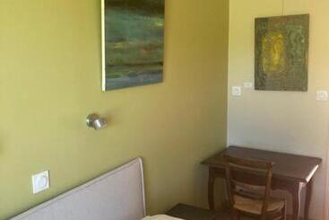 مبيت وإفطار Chez Anne Chambre Avec Salle De Bain Privative