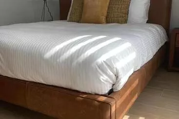 تختخواب و صبحانه Destoker