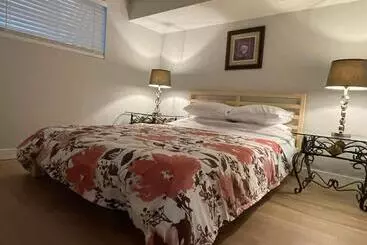 تختخواب و صبحانه Flora S House