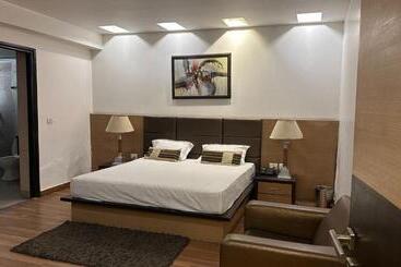 Hotel The Embassy Inn   Sector 19