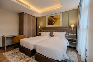 호텔 Trademark Suites At Enaki Town