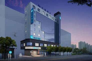 Hanting Hotel Guiyang Big Cross Square