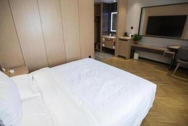 Starway Hotel Linqi Renmin Square