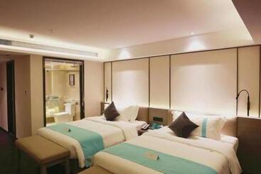 Hotel Xana Lite Guiyang Huaguoyuan Shuangzi Towers