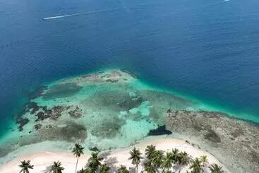 アパートホテル Isla Guarsidub San Blas Cabaña Sobre El Mar