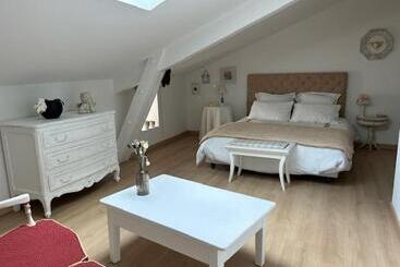 Pansiyon Les Chambres Claires Givry