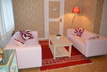 Muses Bnb Bed & Breakfast