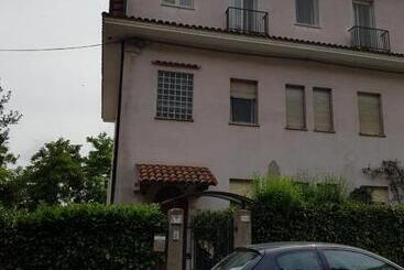 تختخواب و صبحانه A Casa Di Ilaria