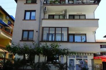 Pension (Hôtel basse catégorie) Guest House Rositsa