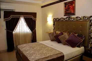 هتل Calabar Harbour Resort Spa