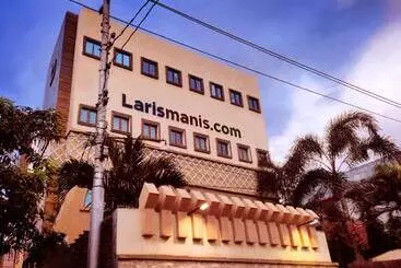 ホテル Syariah Larismanis