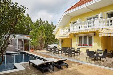 Nocleg ze śniadaniem Gold House Pension