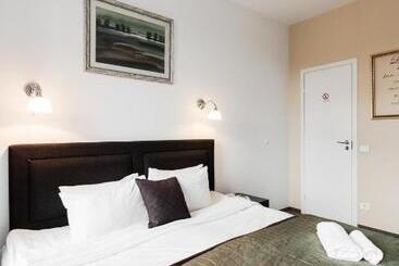 تختخواب و صبحانه Happy Inn