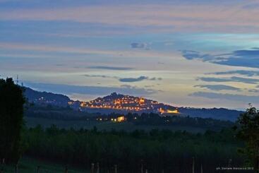 בית מלון כפרי Agriturismo Al Colle