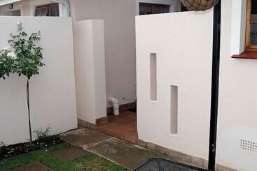 פנסיון Dankhof Guest House