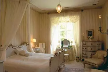 Hotel Broholm Castle