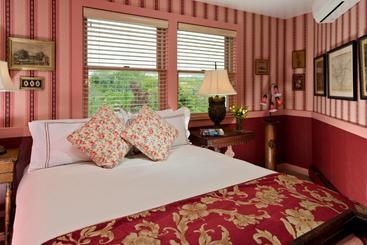 בית מלון כפרי Lands End Inn Adults Only