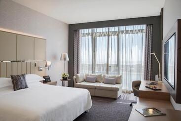 Hotel Pearl Rotana Capital Centre