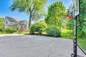 Bright South Haven Cottage ~ 2 Mi To Beach!