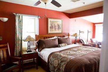 Bed and Breakfast Lake Pointe Inn