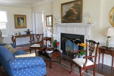 مبيت وإفطار The Pond House Inn