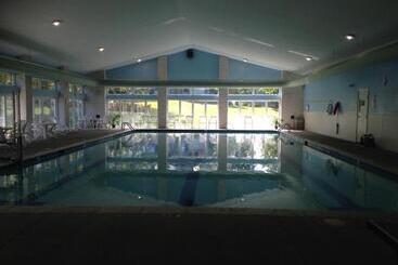 Eagle Village Resort & Chalet