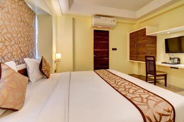 호텔 Deepali Executive