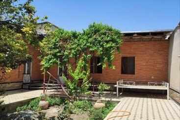 Pensió Saidjanov Hostel