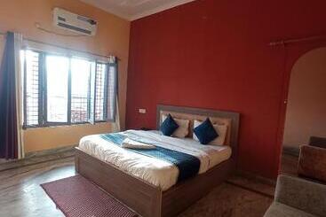 Siddhi Vinayak Hotel And Banquet