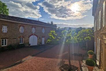 Bed & Breakfast Domaine Des Franchises Beaujolais Village Charme Et Authenticité Au Cœur Des Pierres Dorées