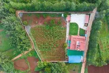 Akbar Farms
