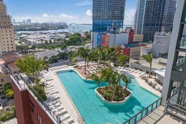 هتل Gale Miami Junior Double Suite With Balcony